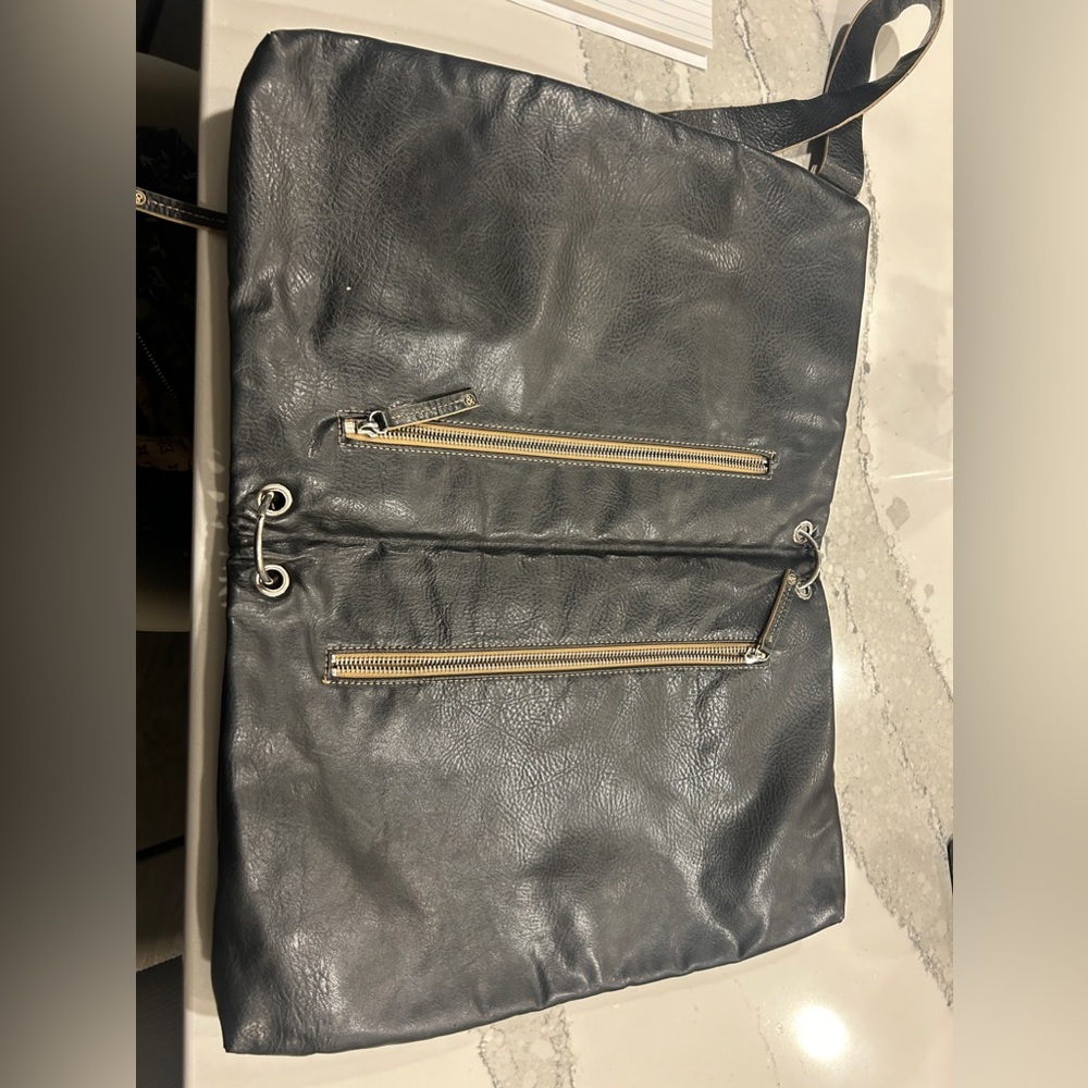 MATT & NAT ~ Vintage butter soft vegan leather unisex messenger handbag - Picture 16 of 16